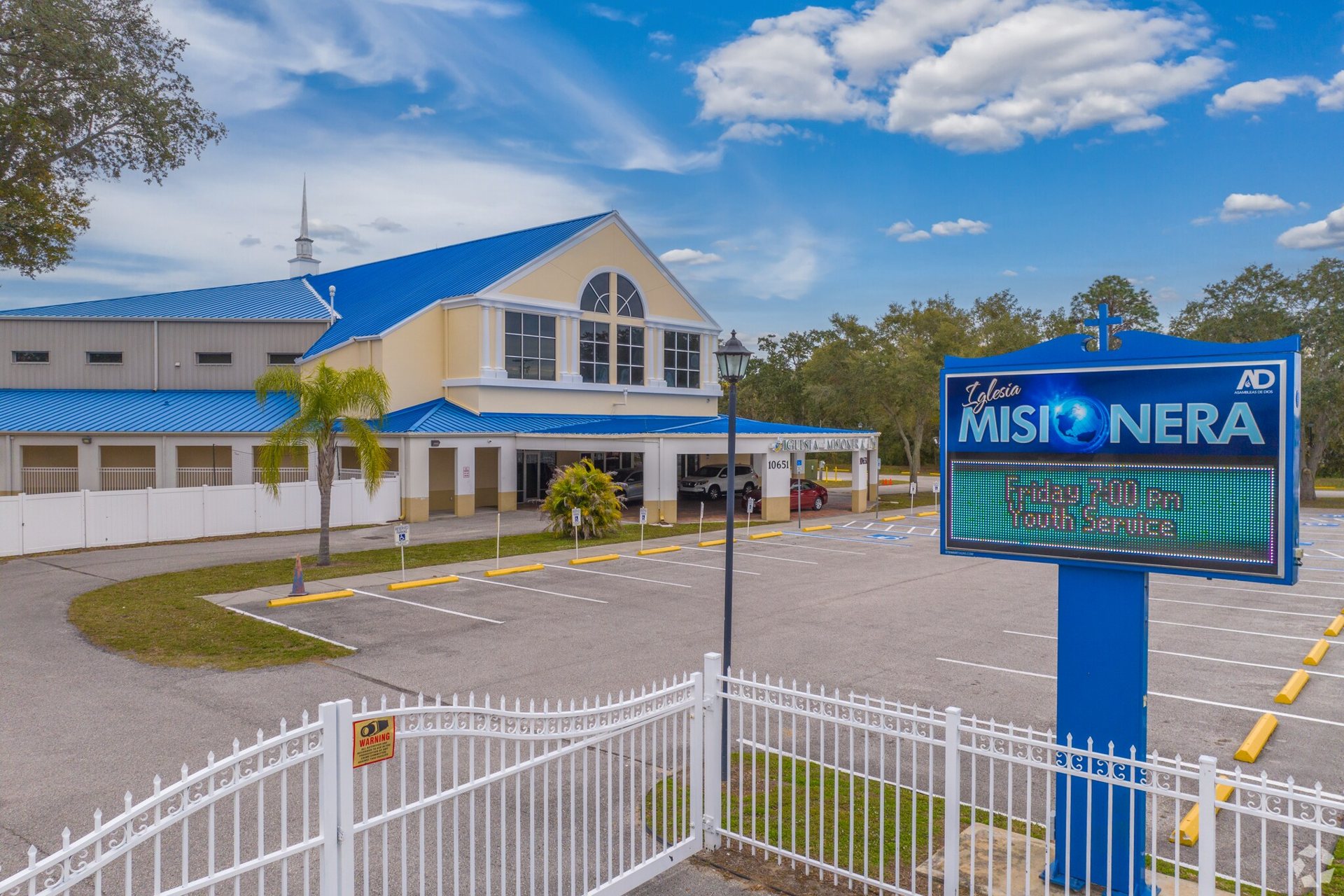Fachada de la Iglesia Misionera de Tampa, Asambleas de Dios
